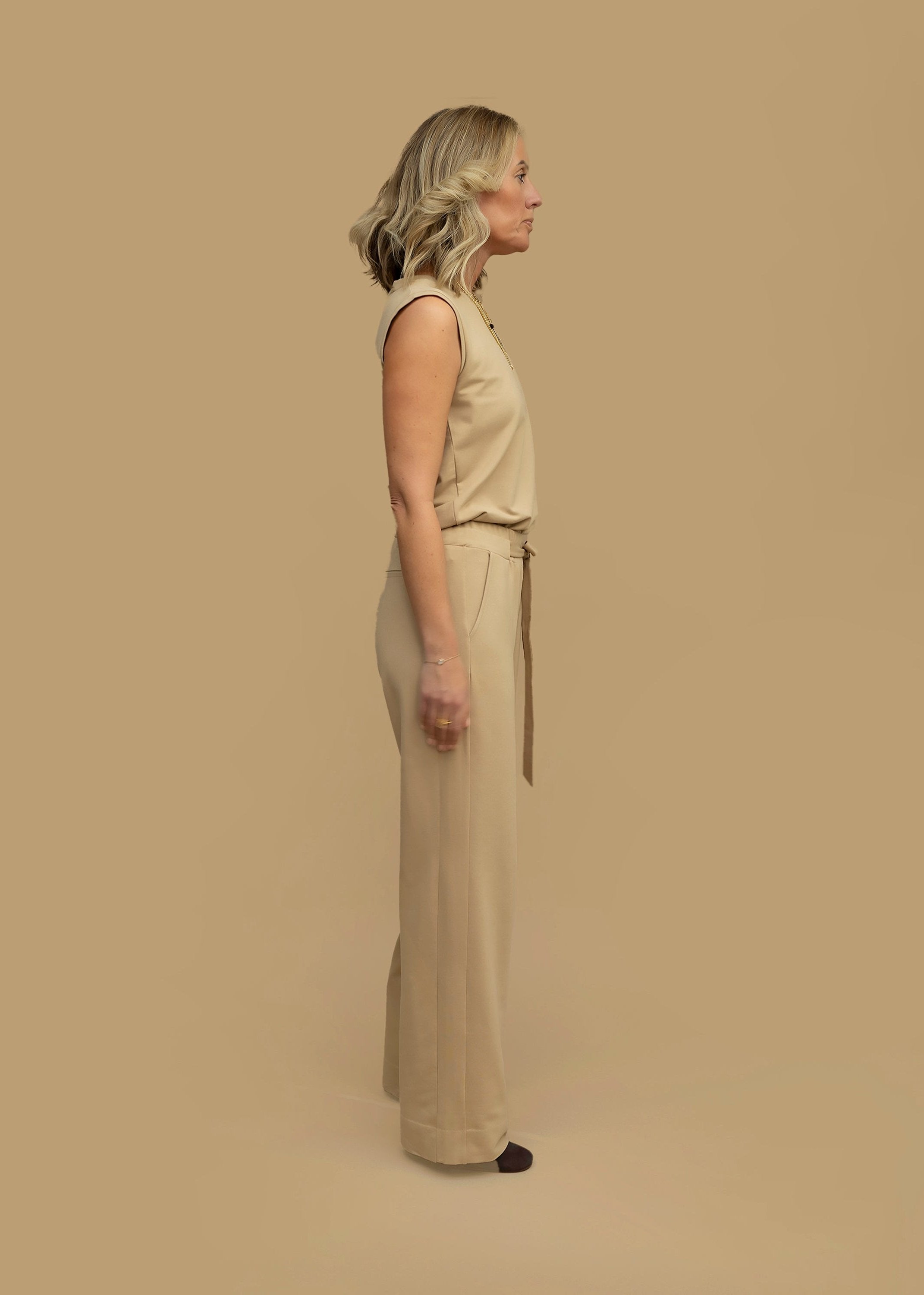 HERO sleeveless top, camel