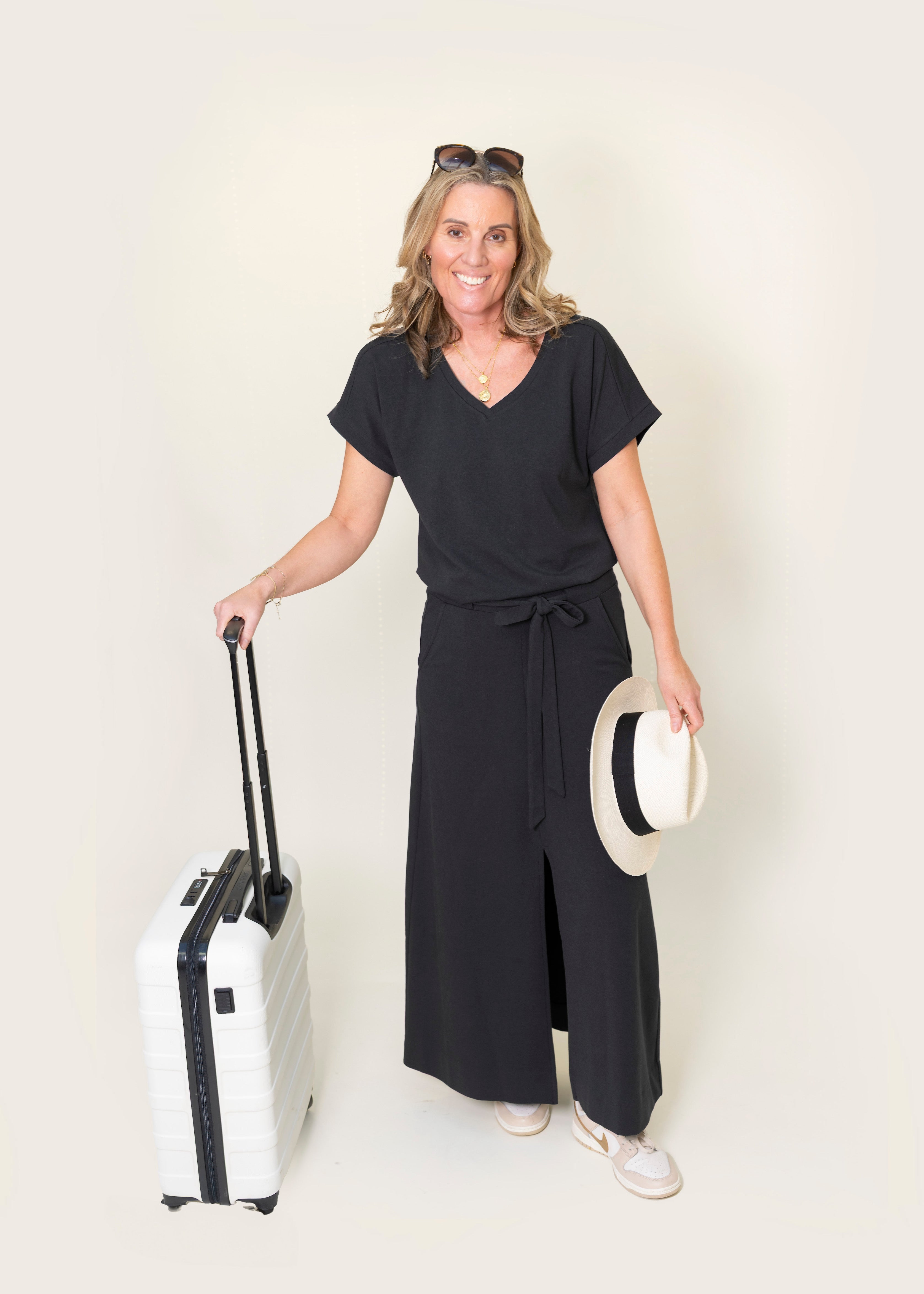 ATHENA v-neck, short sleeve top, charcoal