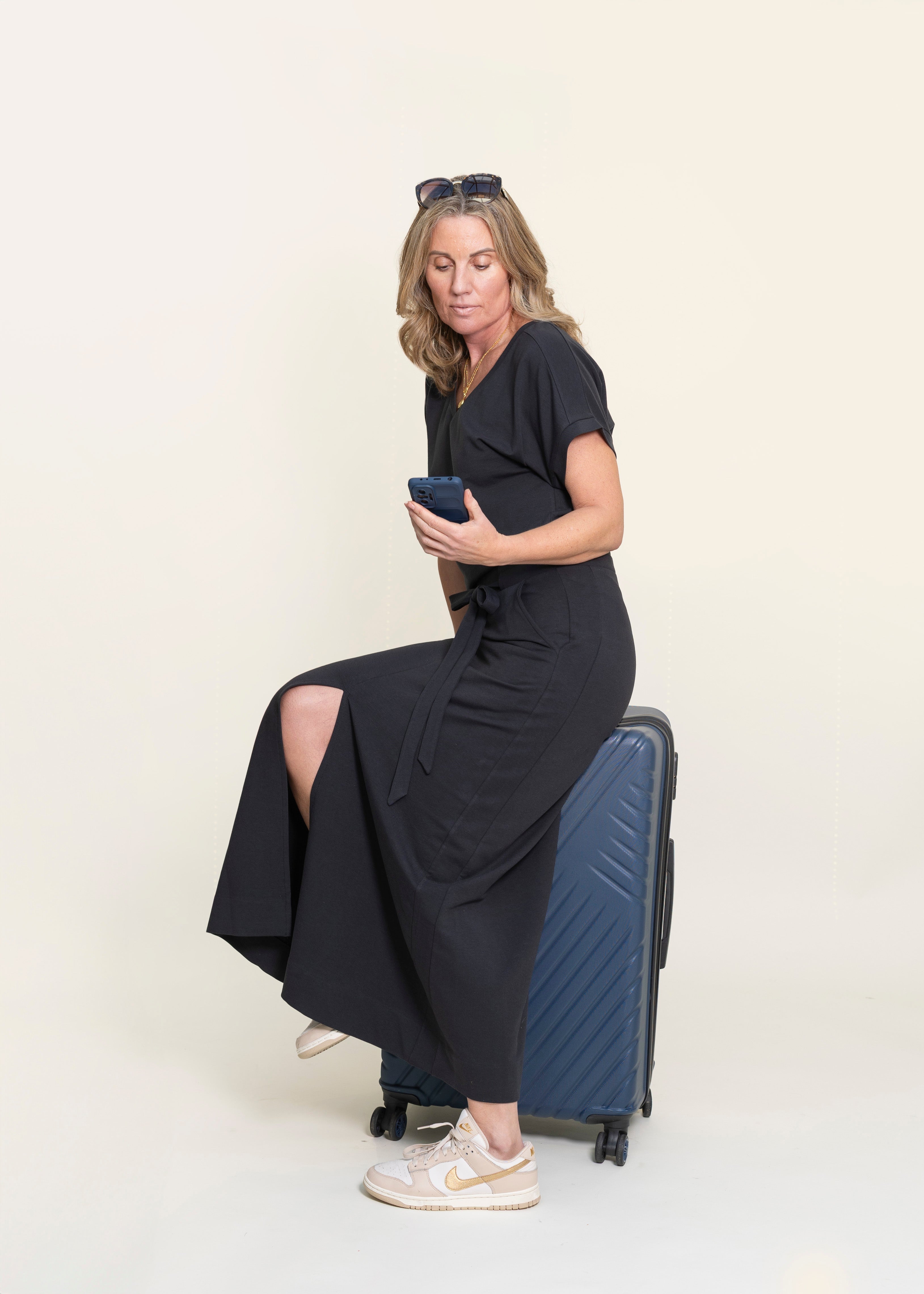 ATHENA v-neck, short sleeve top, charcoal